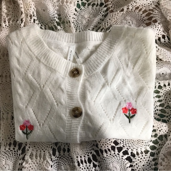 Dreamers by Debut Grandamacore Cardigan with Embroidered Flowers - Size Medium - Picture 10 of 14
